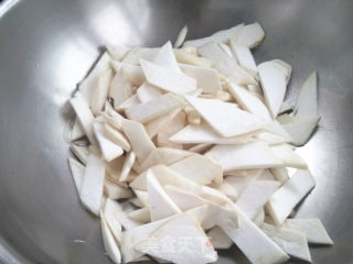 腐竹炒杏鲍菇 步骤4