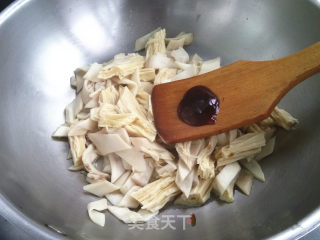 腐竹炒杏鲍菇 步骤6