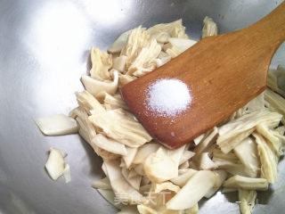 腐竹炒杏鲍菇 步骤7