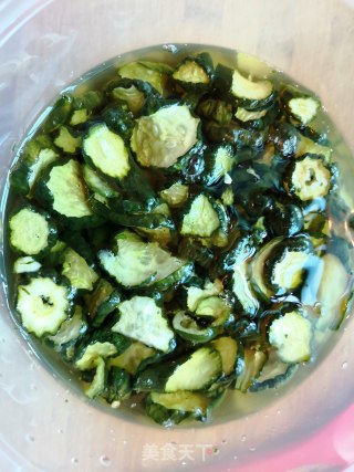 黄瓜干炒肉片步骤2