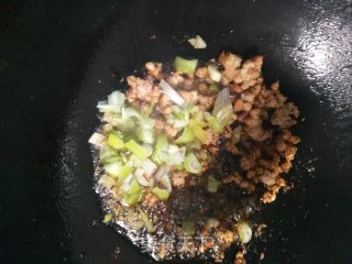 酸菜炒肉末步骤8