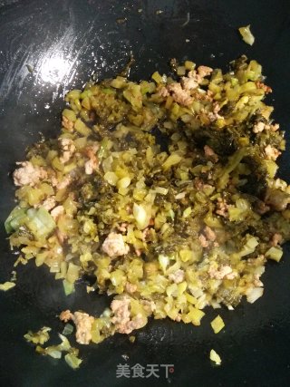 酸菜炒肉末步骤10