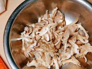 比酥肉还好吃的椒盐菌菇步骤3