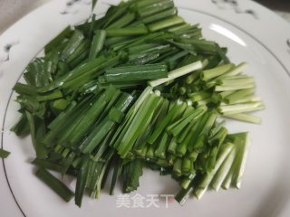 鸡蛋香干炒韭菜步骤1