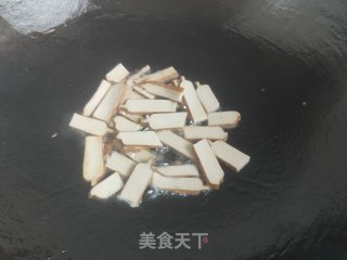 鸡蛋香干炒韭菜步骤4