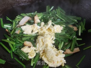 鸡蛋香干炒韭菜步骤7