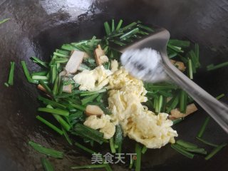 鸡蛋香干炒韭菜步骤8