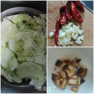 猪肉渣炒手撕包菜步骤1