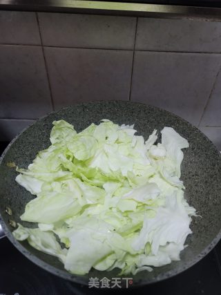 猪肉渣炒手撕包菜步骤4