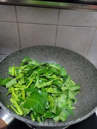 小米辣蒜蓉炒空心菜步骤5
