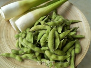 酸甜可口又开胃～果香味茭白炒毛豆步骤1
