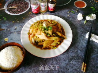 酸甜可口又开胃～果香味茭白炒毛豆步骤6