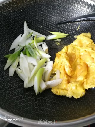 大葱炒鸡蛋步骤6