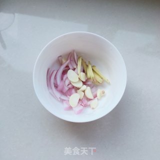 松花蛋炒辣椒步骤4