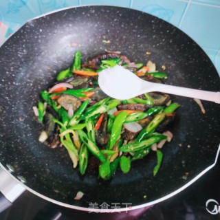 松花蛋炒辣椒步骤10