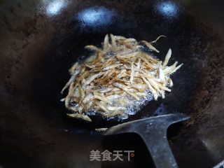 韭菜花炒鱼嫩子步骤2
