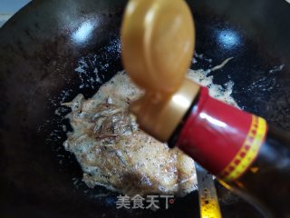 韭菜花炒鱼嫩子步骤4
