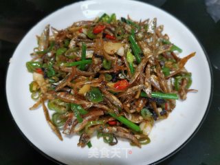 韭菜花炒鱼嫩子步骤9