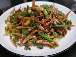 韭菜花炒鱼嫩子步骤10