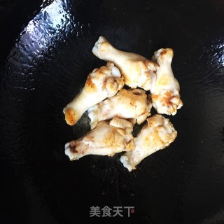 鸡翅根烧鹌鹑蛋步骤1