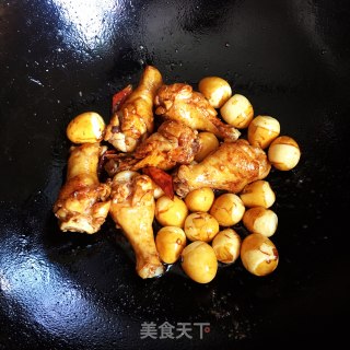 鸡翅根烧鹌鹑蛋步骤4