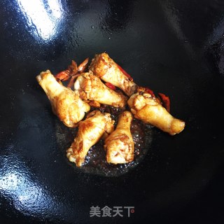 鸡翅根烧鹌鹑蛋步骤3