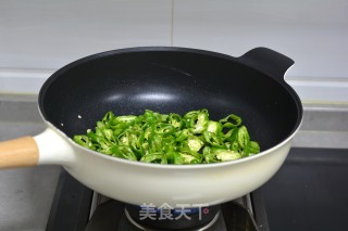 鸡蛋炒辣椒步骤5