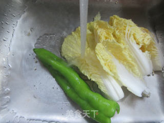 青椒虾味球炒娃娃菜步骤3