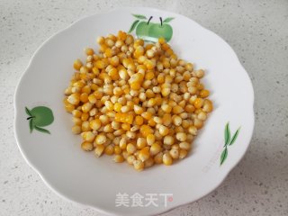 玉米粒炒鸡丁步骤2