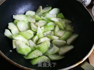 丝瓜炖小酥肉步骤4