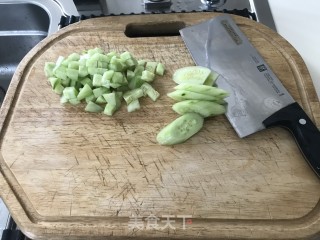 菠萝黄瓜虾仁步骤3