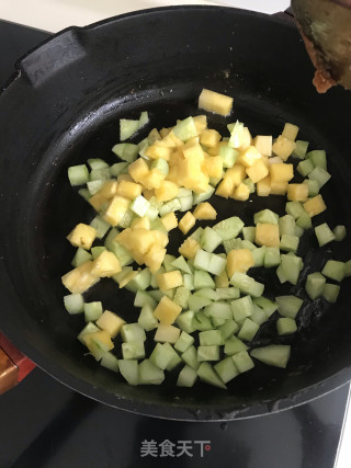 菠萝黄瓜虾仁步骤6