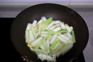 清香爽口的蒜烧冬瓜条步骤3