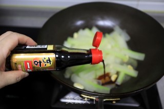 清香爽口的蒜烧冬瓜条步骤5