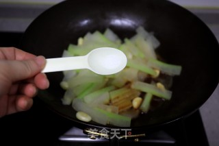 清香爽口的蒜烧冬瓜条步骤4
