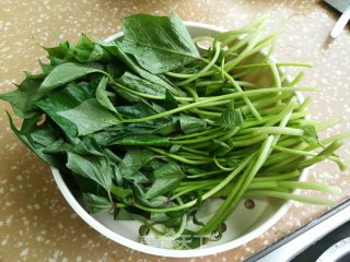 蒜香腐乳红薯叶步骤1