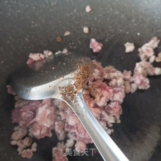 肉末炒线椒丁步骤8