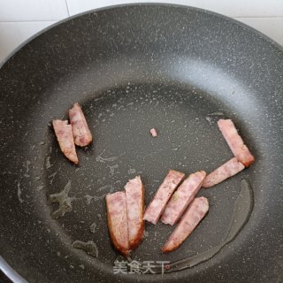 烤肠炒韭苔步骤5