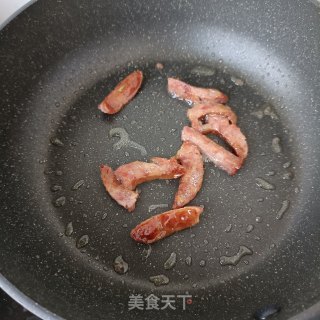 烤肠炒韭苔步骤6