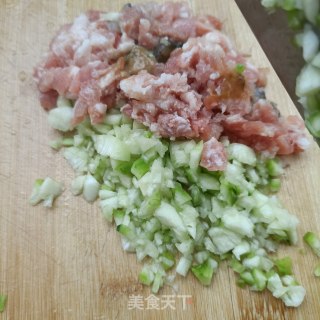 肉馅鲜虾丝瓜盅步骤7