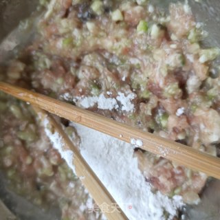 肉馅鲜虾丝瓜盅步骤12