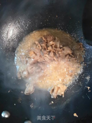 孜然牛肉炒圆葱步骤6
