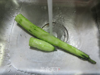 蘑菇炒棱角丝瓜步骤2