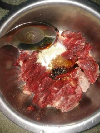 网红洋葱炒牛肉步骤2