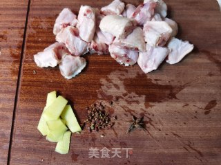 小鸡翅炖红蘑步骤2