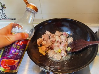小鸡翅炖红蘑步骤6