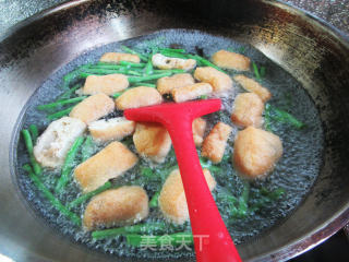 黑木耳油豆腐炒豇豆步骤3