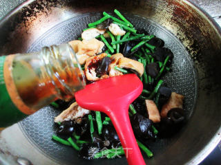 黑木耳油豆腐炒豇豆步骤7