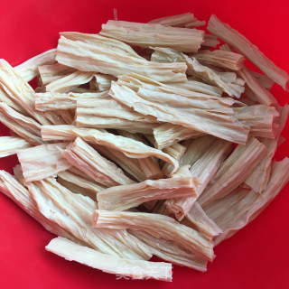 腐竹鹌鹑蛋烧肉步骤1