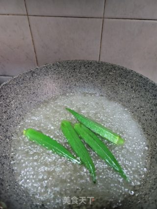 秋葵炒土鸡蛋步骤3